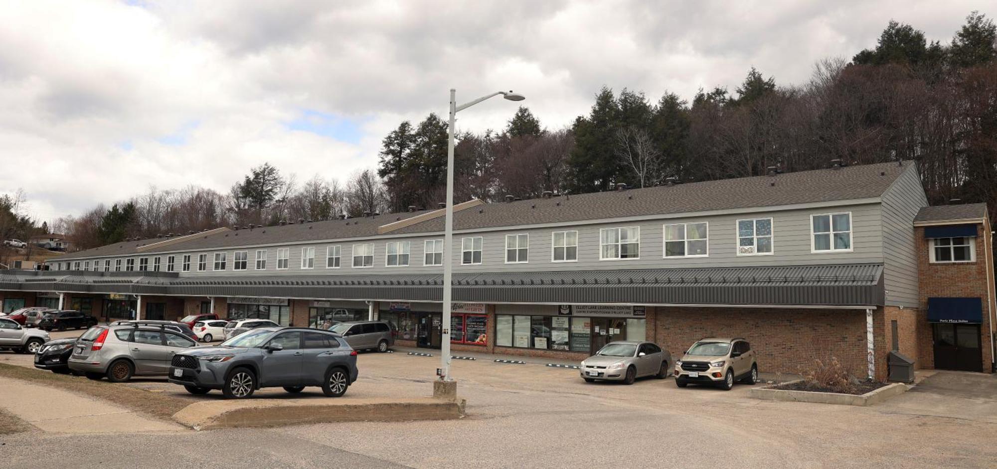 Paris Plaza Leilighet Elliot Lake Eksteriør bilde